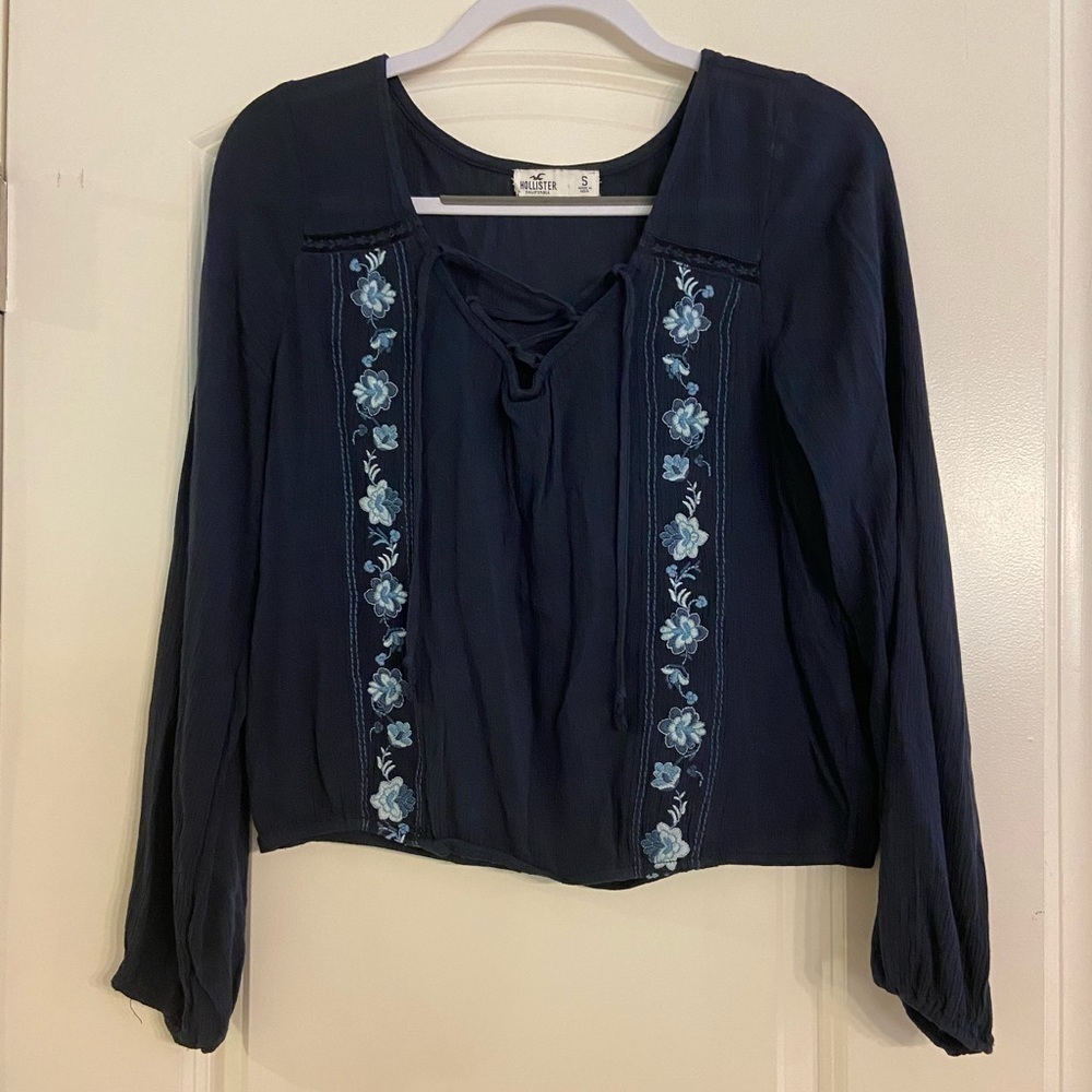 HOLLISTER women’s tunic top size small navy blue Embroidered Flowers